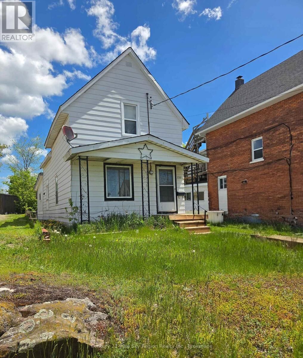 Property Photo:  732 McIntyre Street East  ON P1B 2Z9 
