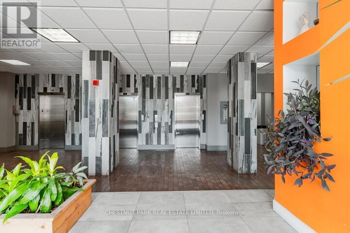 Property Photo:  150 Lakeshore Road West 1003  ON L5H 3R2 