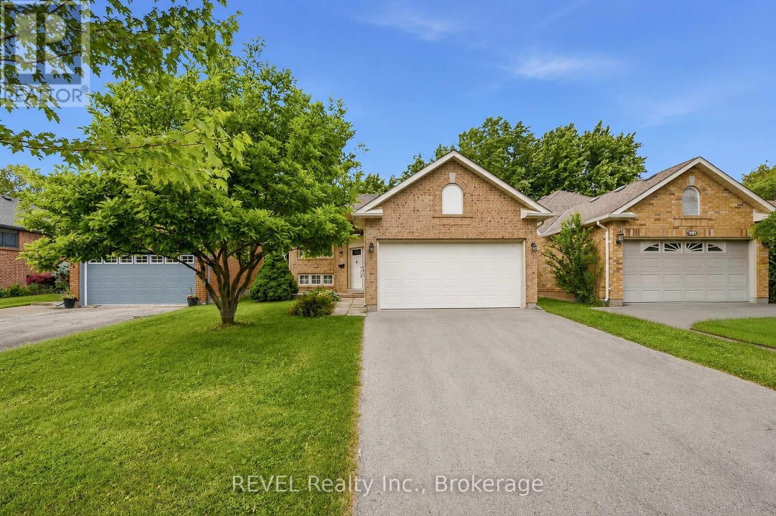 Property Photo:  86 Madison Court West  ON L3C 7G1 
