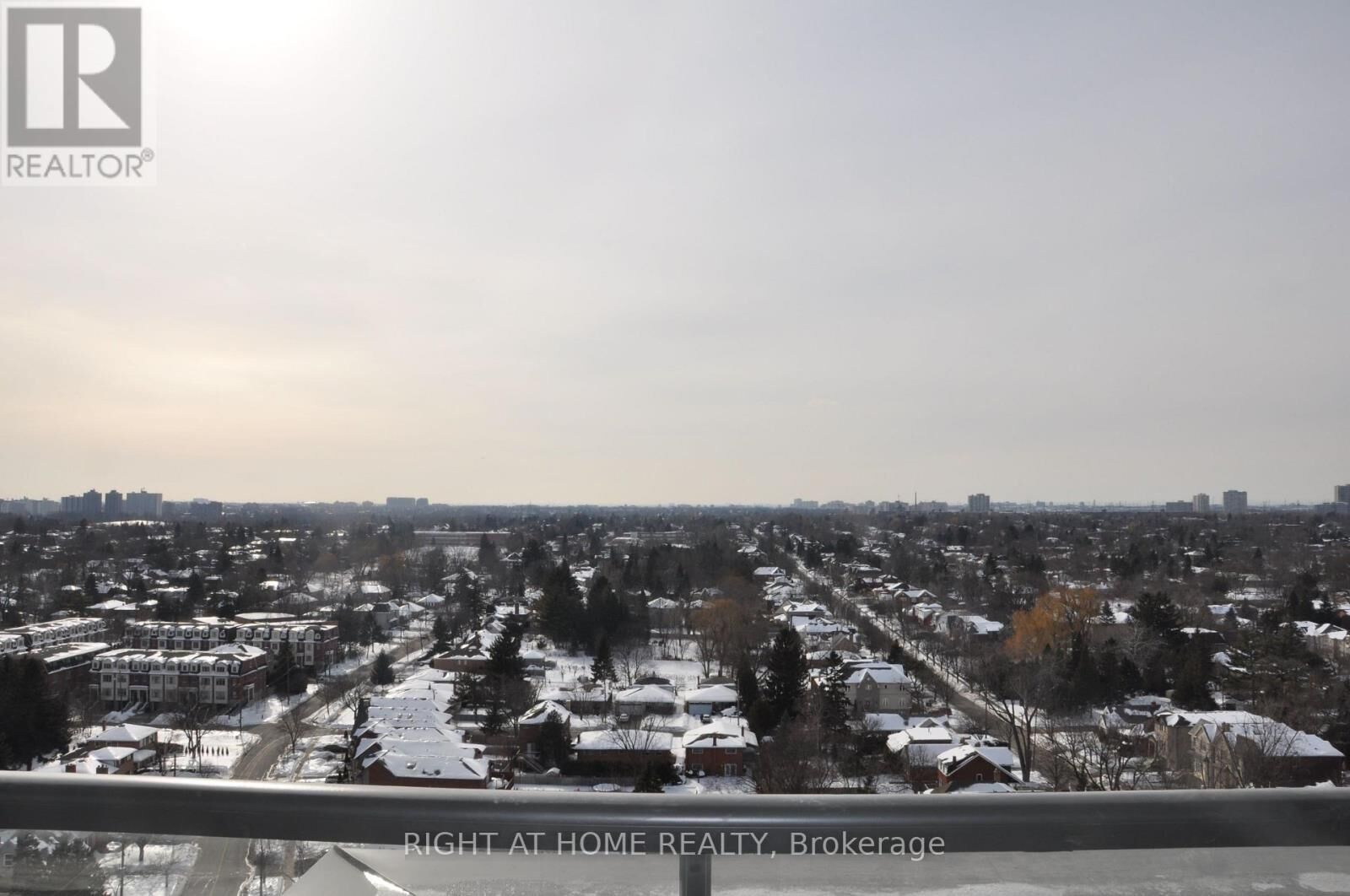 Property Photo:  68 Canterbury Place 1707  ON M2N 0H8 