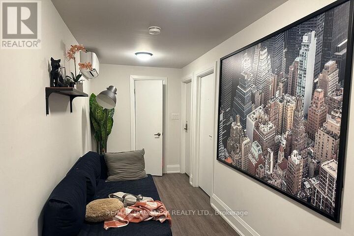 Property Photo:  595 St Clair Avenue West 1  ON M6C 1A3 