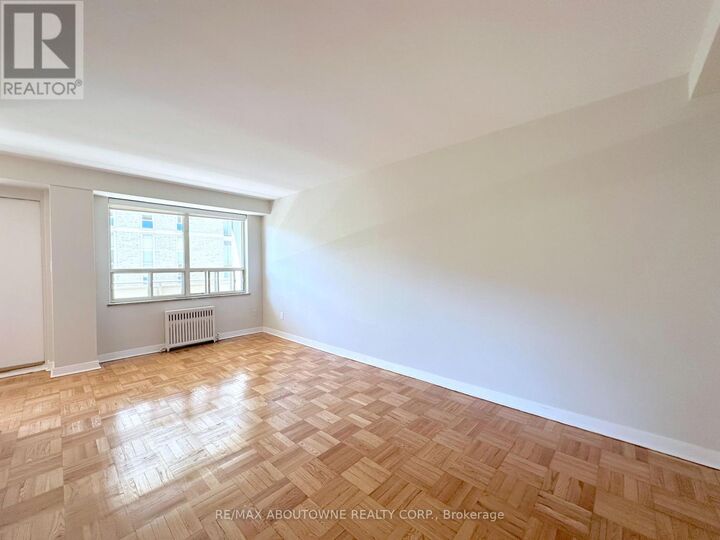 Property Photo: 565 Avenue Road 506 ON M4V 2J9