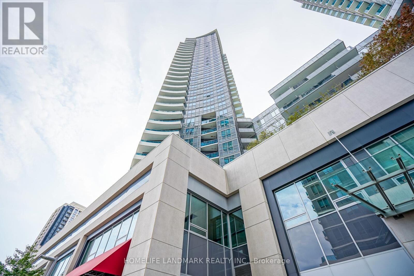Property Photo: 7171 Yonge Street 2701 ON L3T 0C5