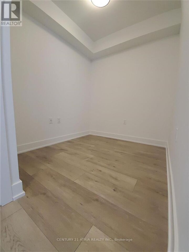 Property Photo: 585 Bloor Street East 919 ON M4W 0B3