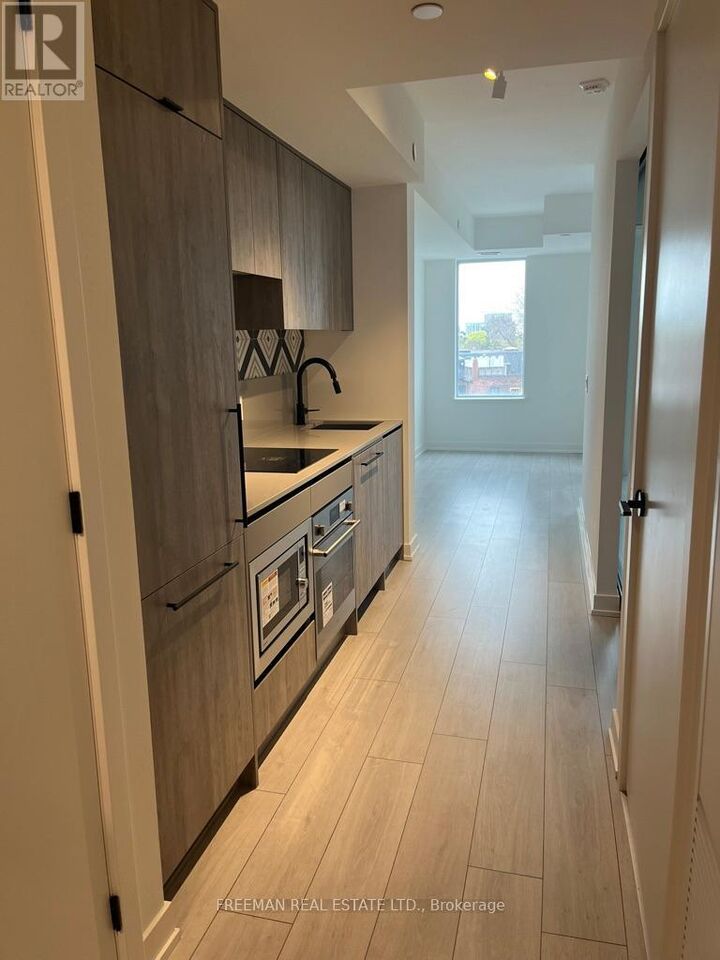 Property Photo:  5 Lakeview Avenue 406  ON M6J 0H3 