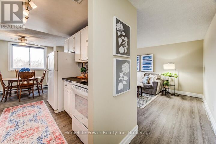 Property Photo:  4 Avalon Place 303  ON N2M 4N6 