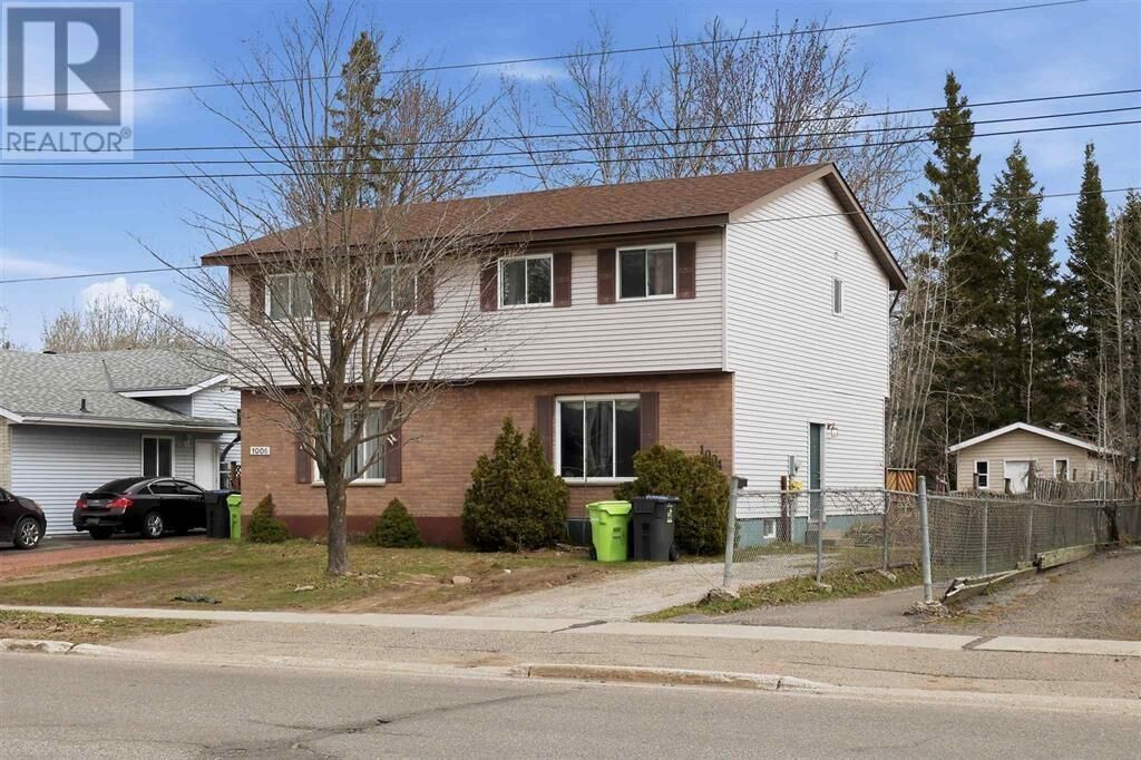 Property Photo:  1004 Pine St  ON P6B 5V1 