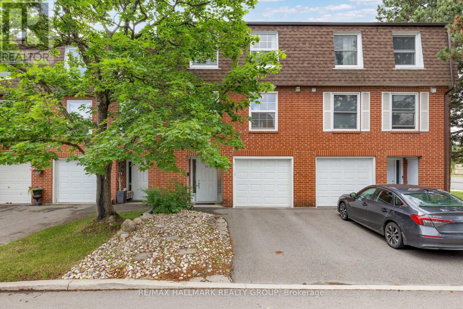 Property Photo:  92 Appleby Private  ON K2C 3P4 