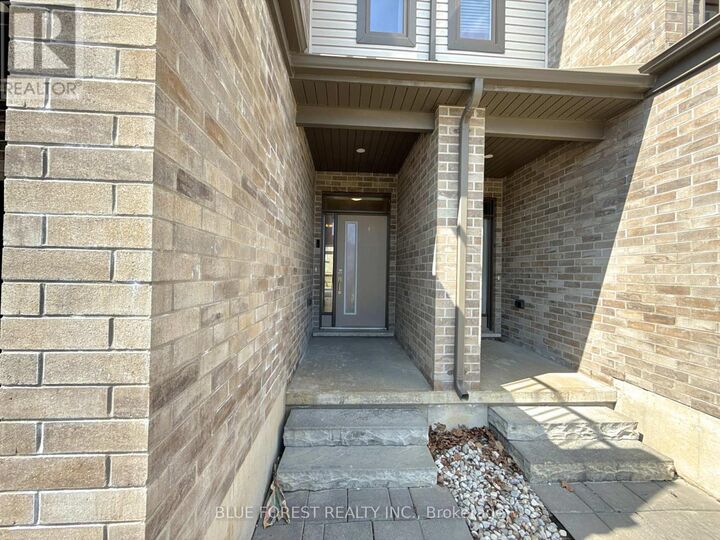 Property Photo: 2112 Meadowgate Boulevard 47 ON N6M 0H5