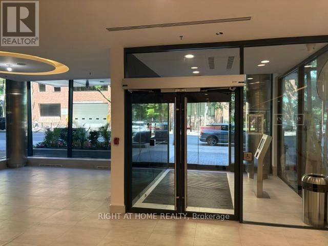 Property Photo: 28 Ted Rogers Way 2505 ON M4Y 2J4
