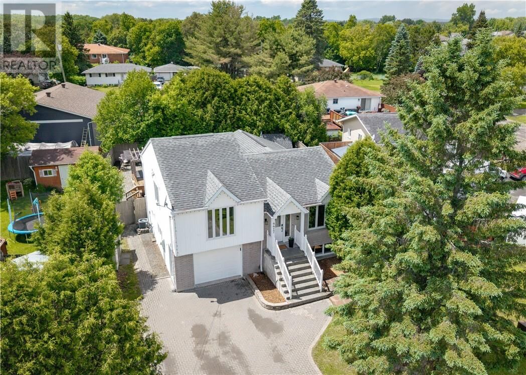 Property Photo:  4417 Chenier Street  ON P3P 1L9 