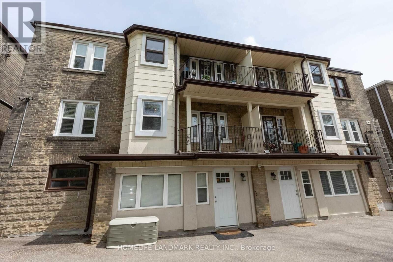 Property Photo: 103-105 Chatsworth Drive 3 ON M4R 1R8