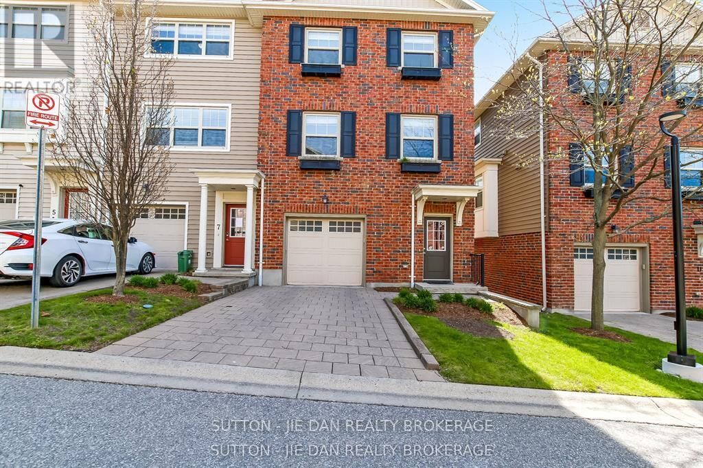Property Photo: 1850 Beaverbrook Avenue 9 ON N6H 0G7