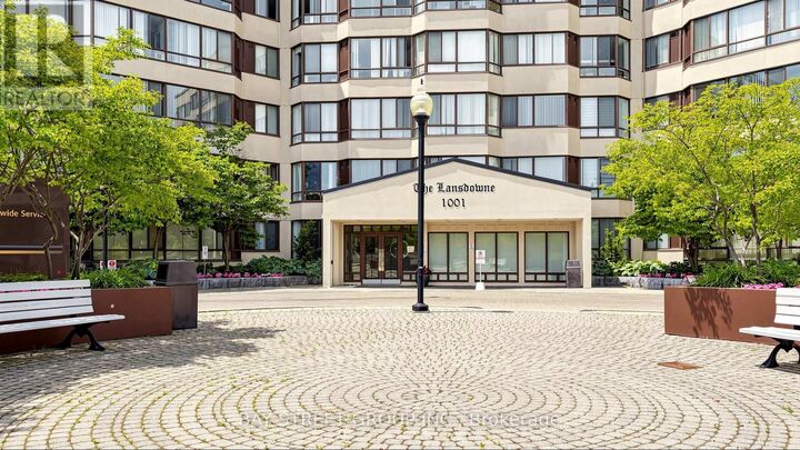 Property Photo: 1001 Cedarglen Gate Ph 720 ON L5C 4R2