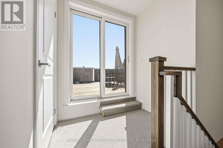 Property Photo:  95 Eastwood Park Gardens 19  ON M8W 0B9 