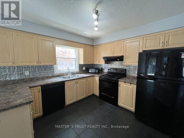 Property Photo:  256 Bridlewreath Street  ON N2E 4B4 