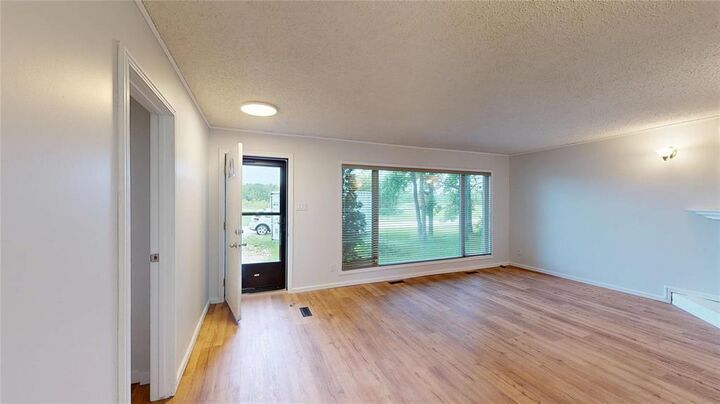 Property Photo:  393 Railway Street  MB R0C 2B0 