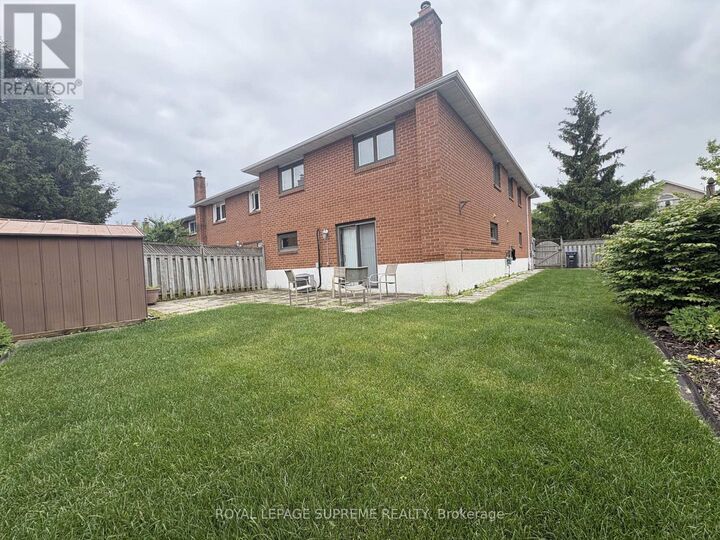 Property Photo:  966 Lovingston Crescent  ON L4W 3S7 