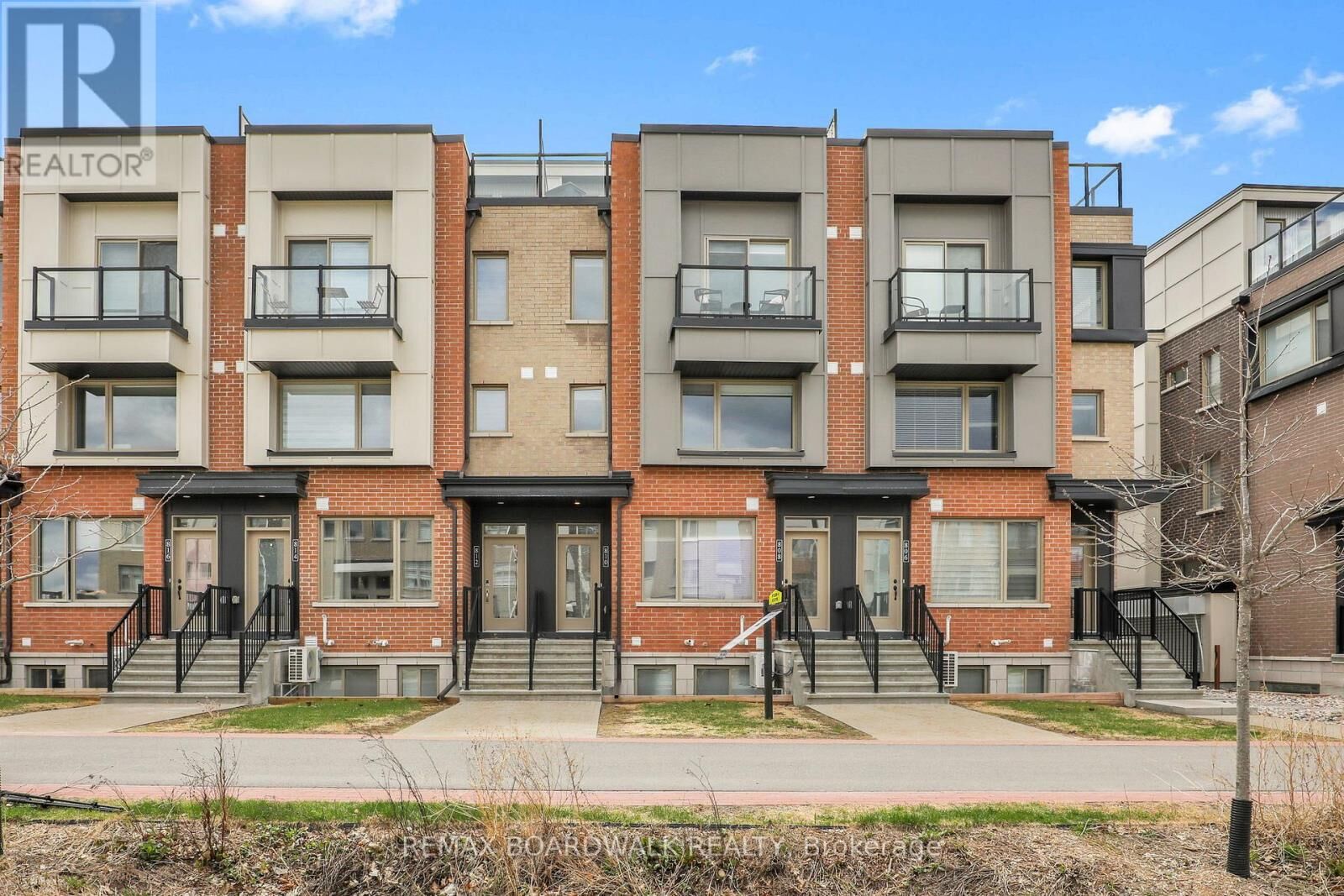 Property Photo:  810 Mikinak Road  ON K1K 5A5 