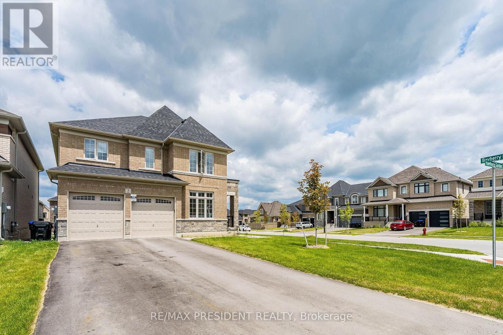 Property Photo: 2 Hawthorns Gardens ON L0G 1W0