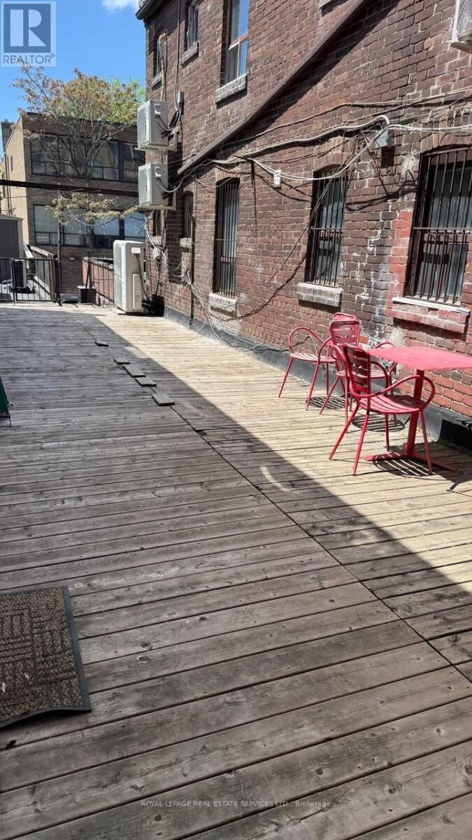 Property Photo: 136 Avenue Road C ON M5R 2H6
