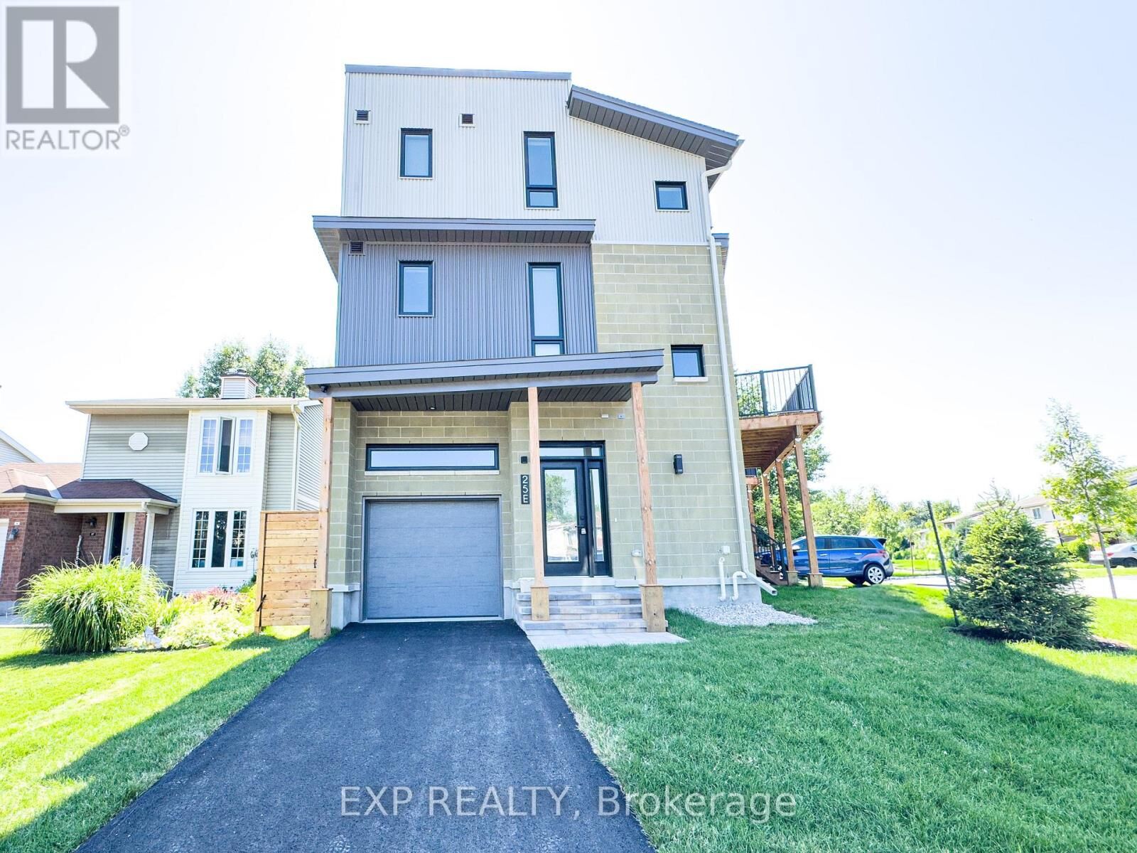 Property Photo:  25 Fair Oaks Crescent E  ON K2G 4W6 