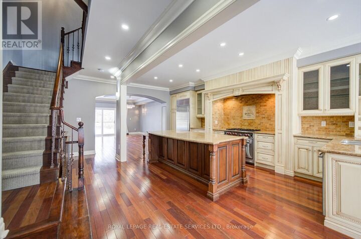 Property Photo:  115 St. Lawrence Drive  ON L5G 4V2 
