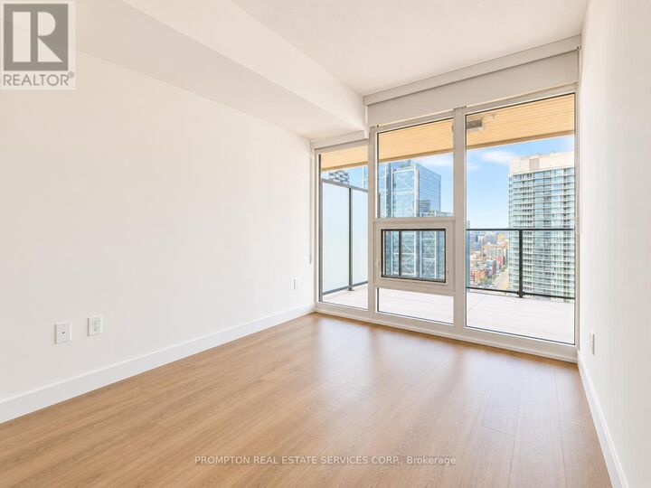 Property Photo:  3 Concord Cityplace Way 2105  ON M5V 0X4 