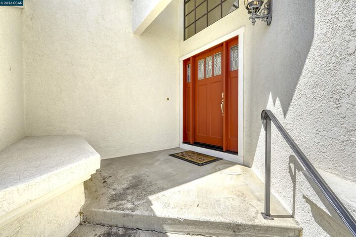 Property Photo:  5535 Edgeview Dr  CA 94505 