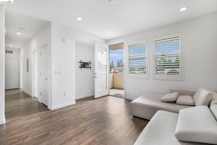 Property Photo:  2600 Wildflower Station Pl 54  CA 94531 