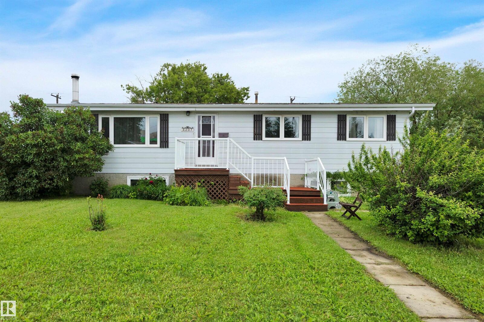 Property Photo:  4207 47 Street  AB T9E 5Z8 