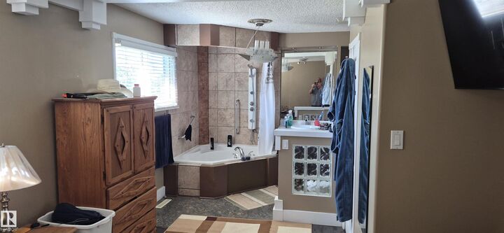 Property Photo:  10523 105 Street  AB T7P 1M3 
