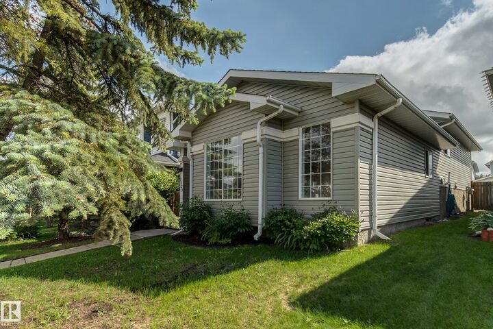 Property Photo:  1523 Jarvis Crescent NW  AB T6L 6S4 