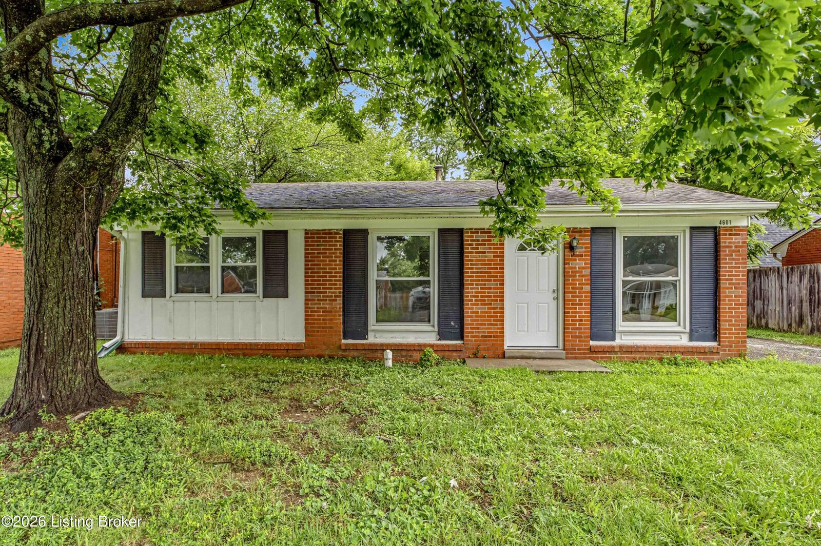 Property Photo:  4601 Planetree Dr  KY 40219 