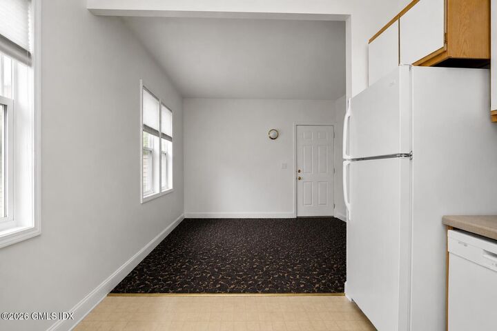 Property Photo: 2 S New Street 2 CT 06830