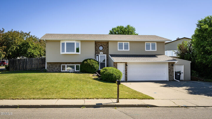 Property Photo:  508 6th Avenue NE  ND 58554 