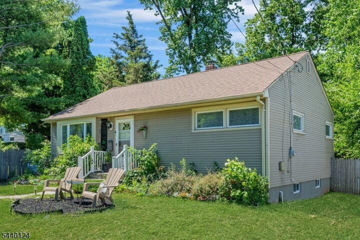Property Photo:  337 Richard Way  NJ 07062 