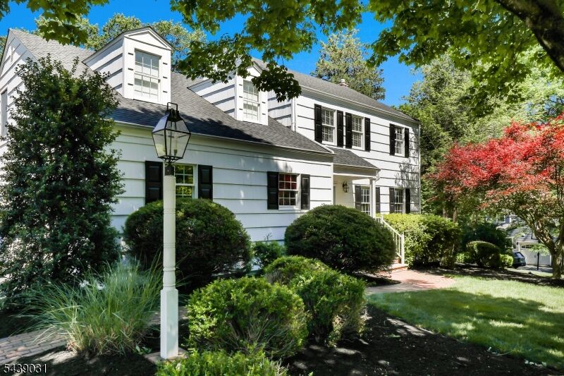 Property Photo:  30 Autumn Dr  NJ 07920 