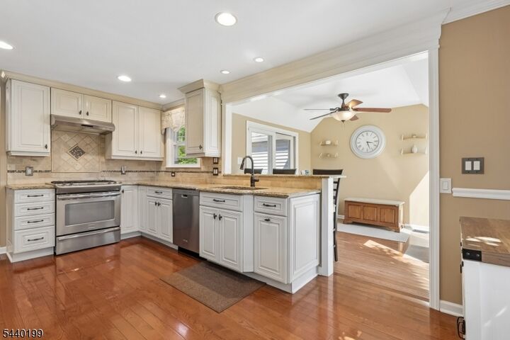 Property Photo:  2556 Mountain Ave  NJ 07076 
