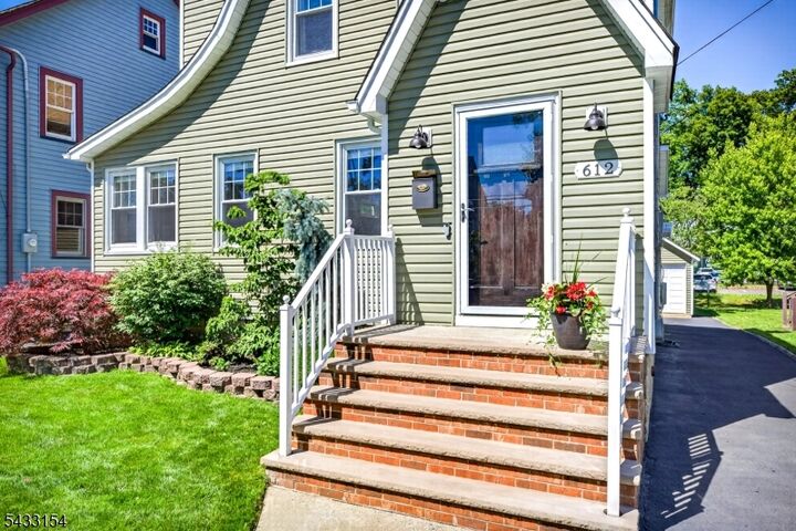 Property Photo:  612 Larch Street  NJ 07204 