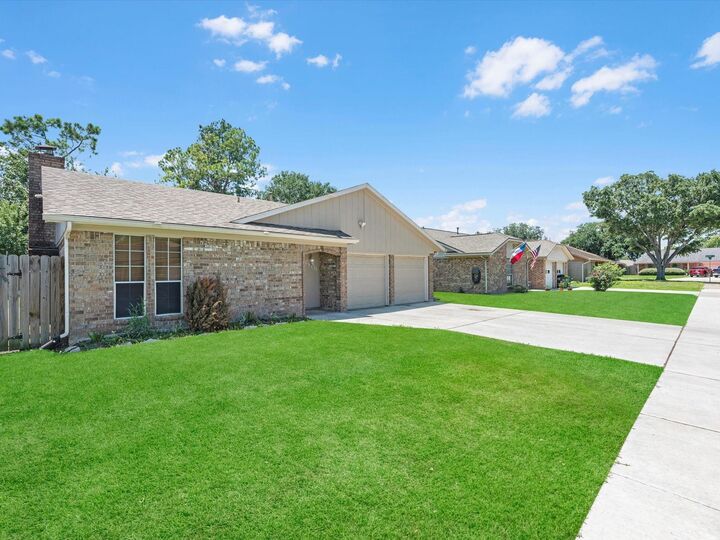 Property Photo:  4806 Faircrest Street  TX 77505 