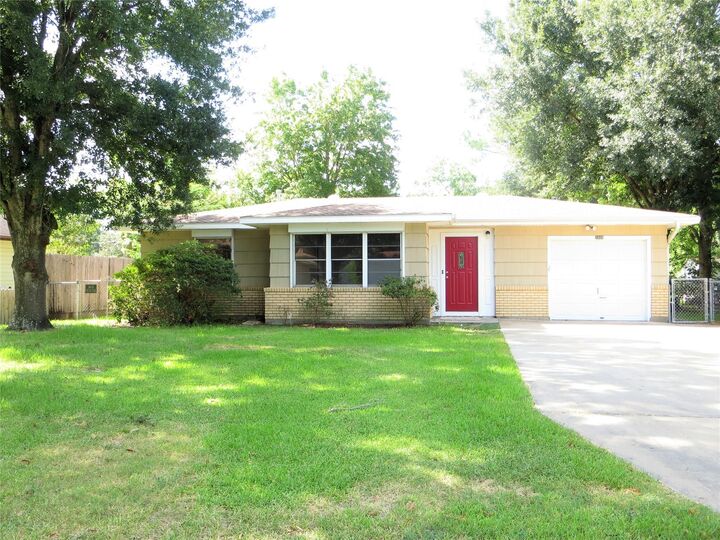 Property Photo:  2809 Rosadele Street  TX 77568 