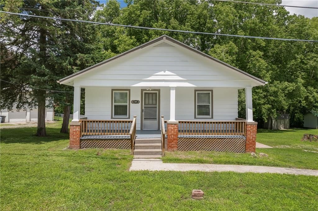Property Photo: 2501 Excello Drive MO 64503
