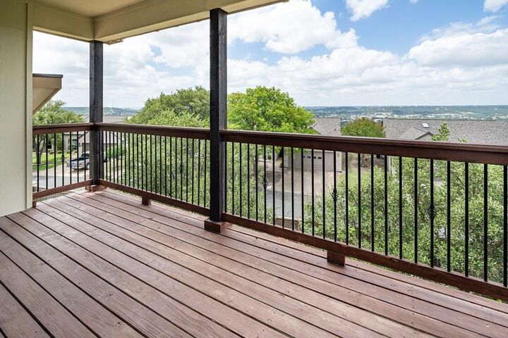 Property Photo:  1004 Creswell Ln  TX 78028 