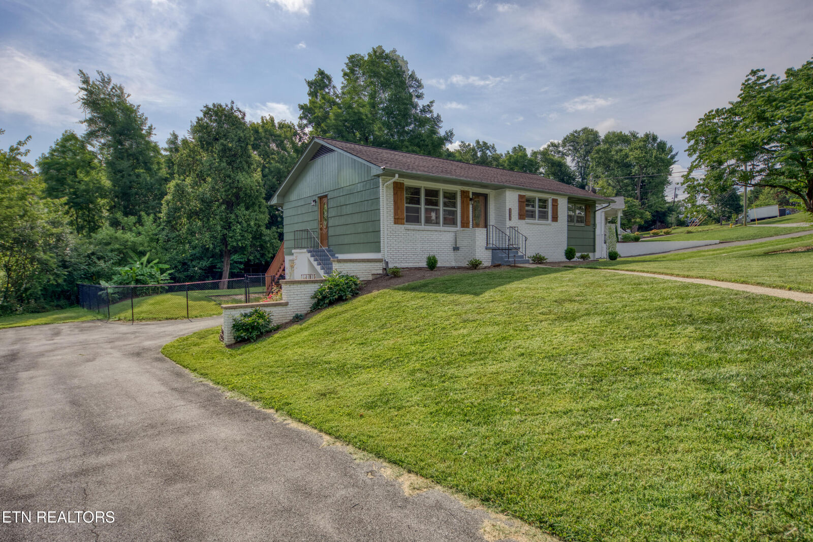 Property Photo:  916 Mallory Rd  TN 37919 