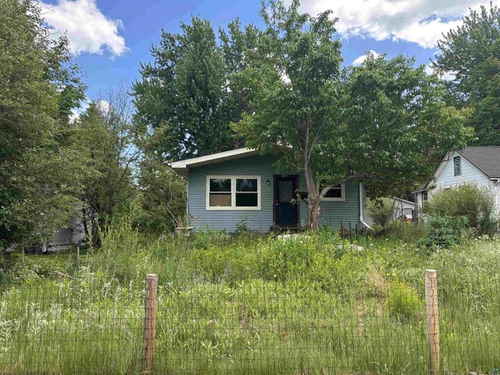 Property Photo:  132 W Winona St  MN 55803 
