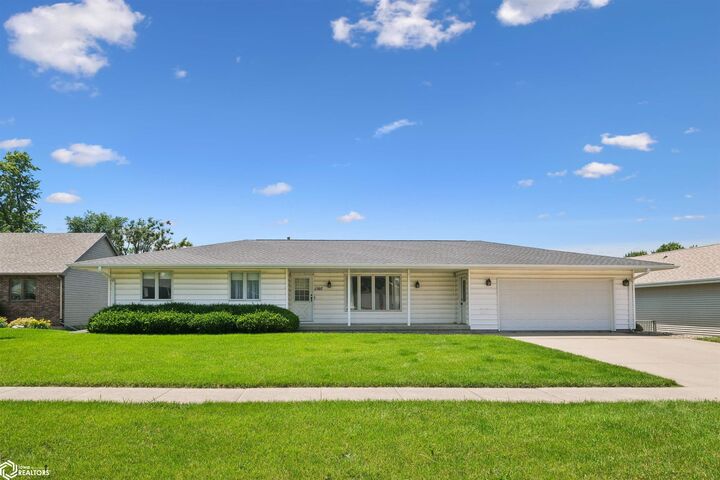Property Photo:  1507 S 5th Street  IA 50158 