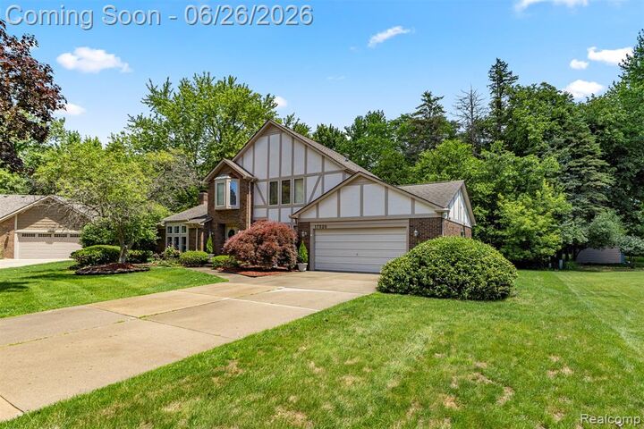 Property Photo:  17520 Laurel Drive  MI 48152 2962 