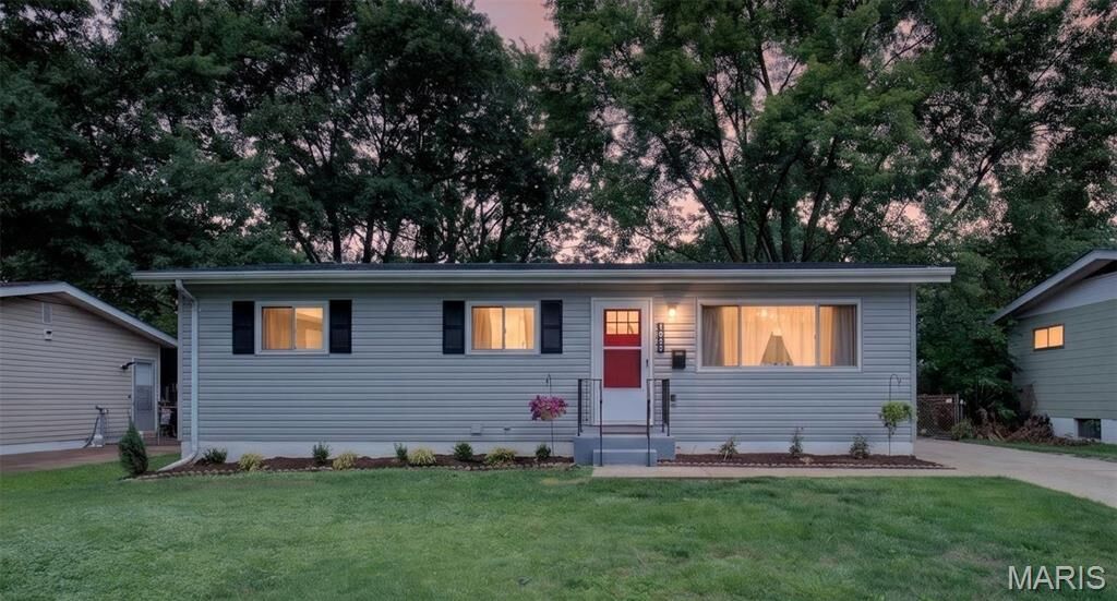 Property Photo:  277 Dashwood Drive  MO 63135 