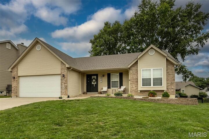 Property Photo:  512 Brookneal Drive  MO 63304 